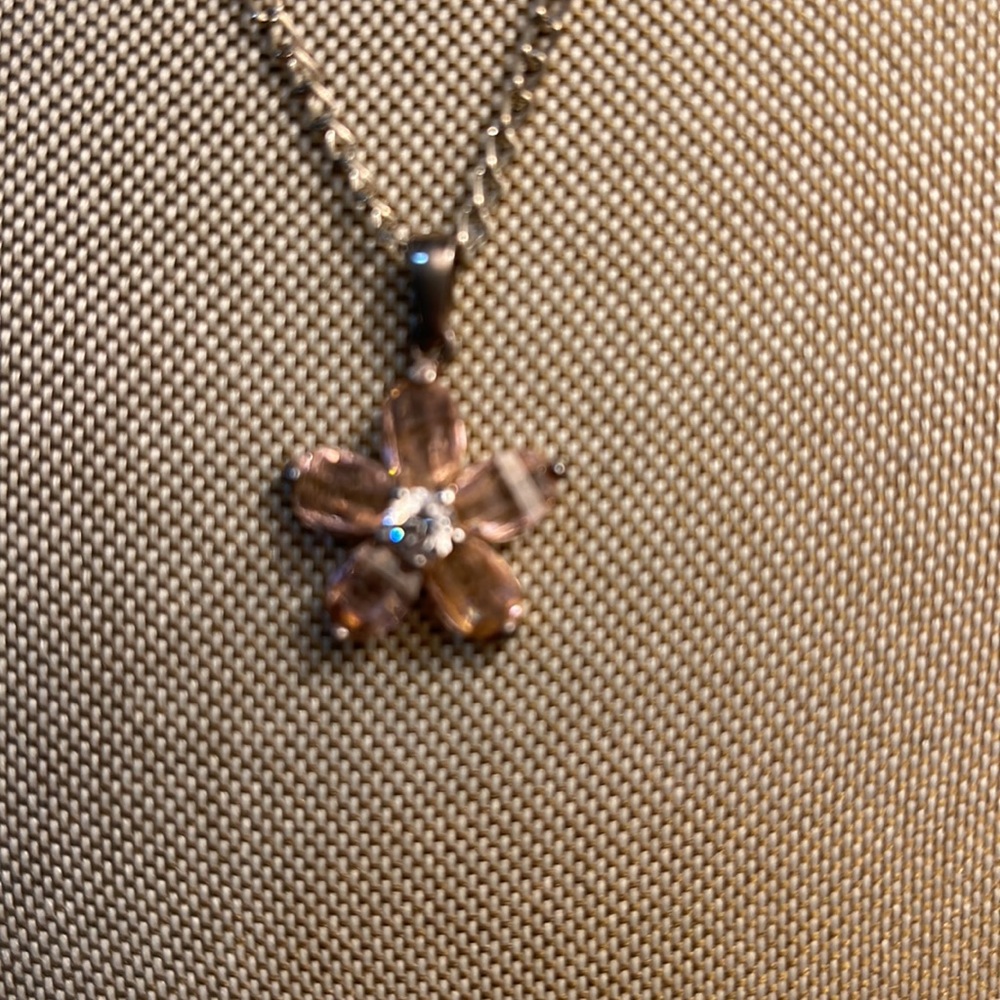 Adorable pink pedal flower necklace w rhinestone center stone! So cute! - Picture 3 of 4